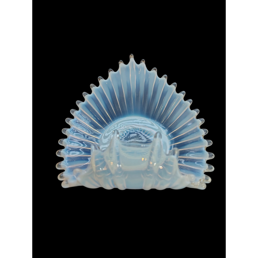 Vintage Fostoria Heirloom White Opalescent Handled (Rolled End) Bon Bon Dish - Picture 4 of 5